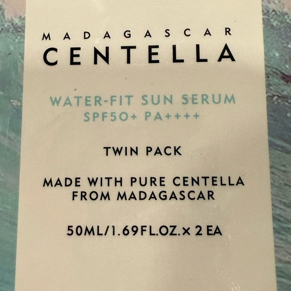 Madagascar Centella Hyalu-cica Water-Fit Sun-serum SPF50+ (Twin Pack) - Picture 2 of 4